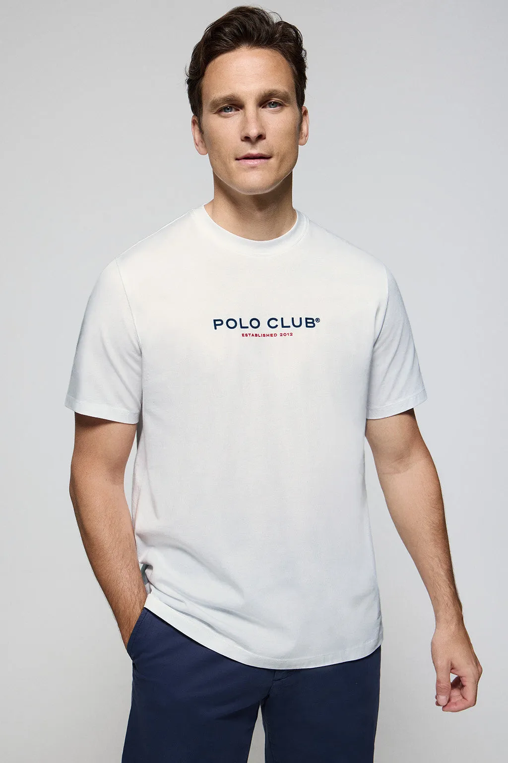 Camiseta de cuello redondo blanca con logo engomado Minimal Title Polo Club